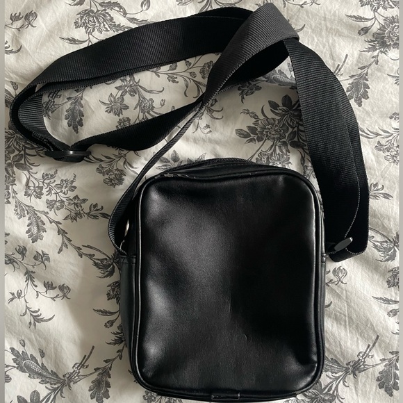 Puma handbag 👜 - Picture 2 of 4